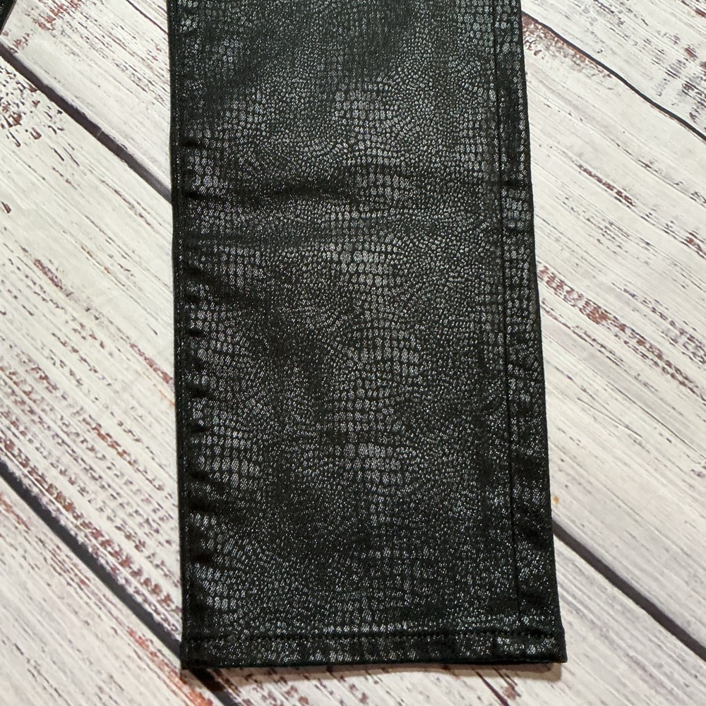 Express Mom Jean Super High Rise black snakeskin jeans. Size 6 - Picture 6 of 9